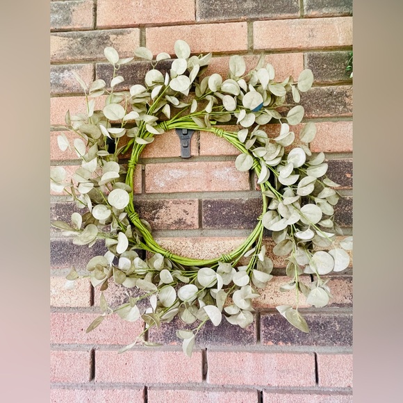 Foamy Silver Dollar Wreath, Sage, 20” - Picture 4 of 14